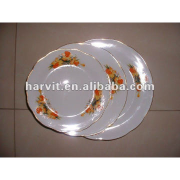 Высококачественные круглые белые и переменно декорированные рельефные фарфоровые тарелки
